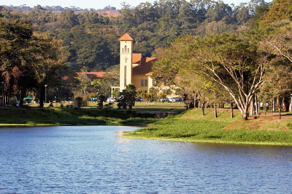 Chale Do Lago Araxa Exterior photo